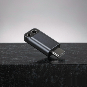 ZTONG ZT-D1 USB-C dongle DAC, dark aluminum body, 3.5mm and 4.4mm balanced headphone jacks